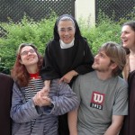 sestra Taddea (uprostřed)